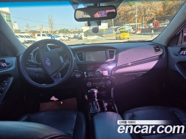 Kia K7 — interior