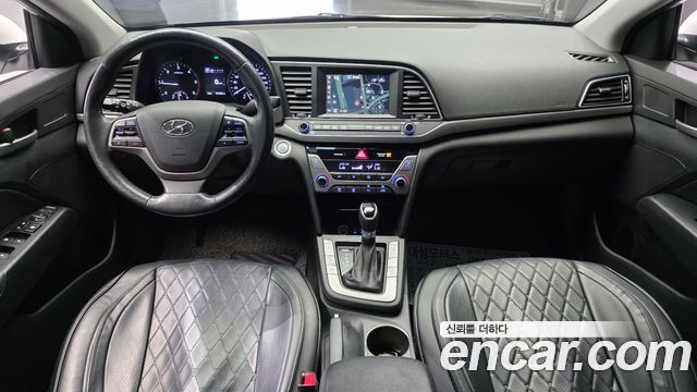 Hyundai Avante — interior