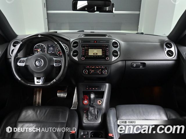 Volkswagen Tiguan — interior