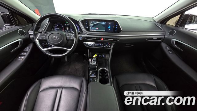 Hyundai Sonata — interior