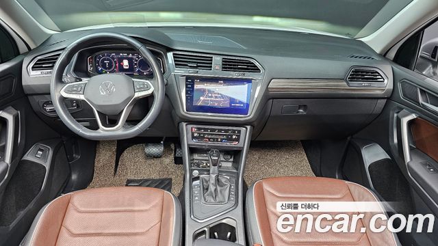 Volkswagen Tiguan — interior
