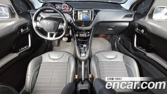 Peugeot 208 — interior