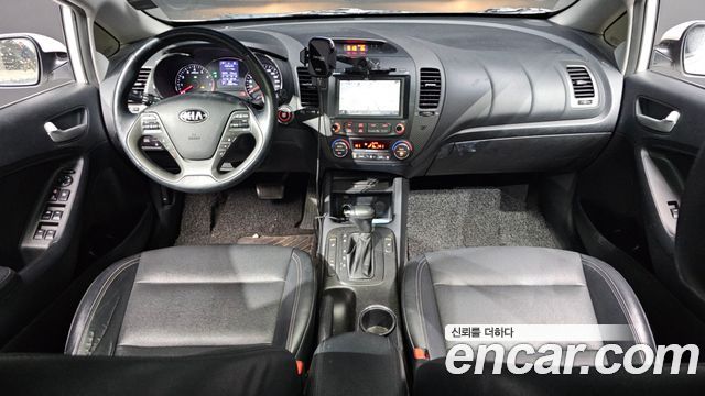 Kia K3 — interior