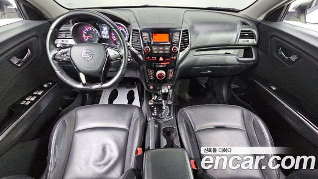 KG Mobility Tivoli — interior