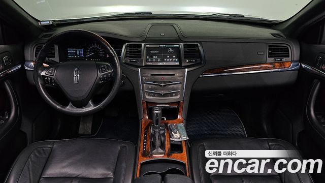 Lincoln MKS — interior