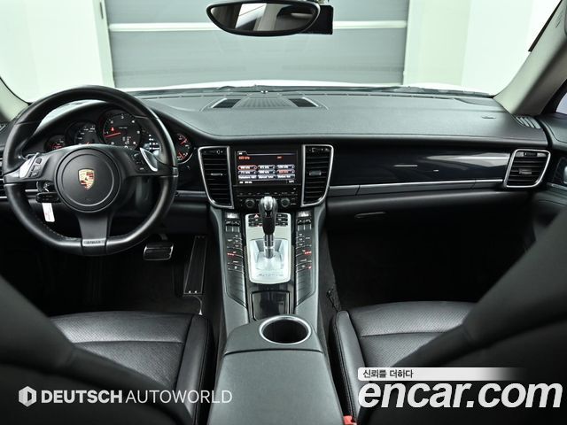 Porsche Panamera — interior