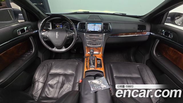 Lincoln MKS — interior