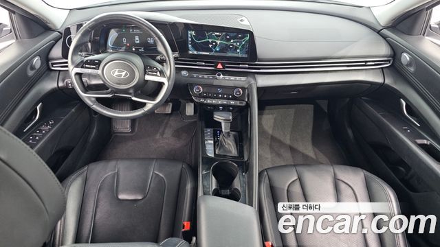 Hyundai Avante — interior