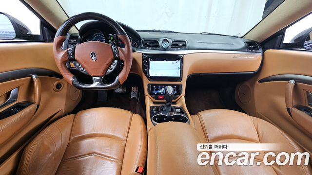Maserati GranTurismo — interior