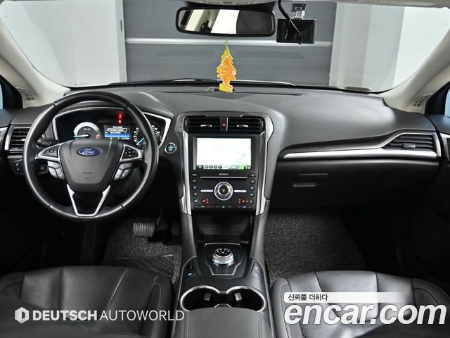 Ford Mondeo — interior