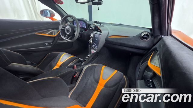 McLaren 720S — interior