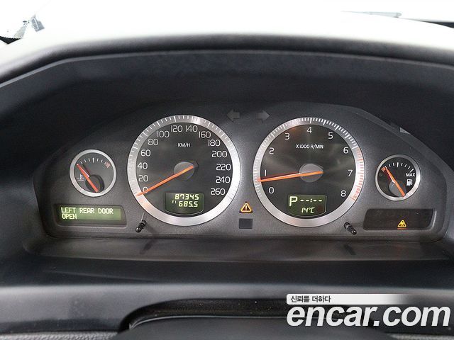 Volvo S60 — interior
