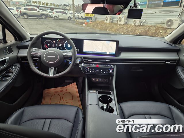 Hyundai Sonata — interior