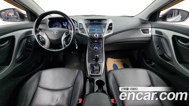 Hyundai Avante — interior