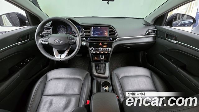 Hyundai Avante — interior