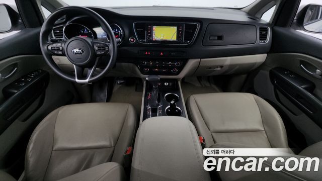 Kia Carnival — interior