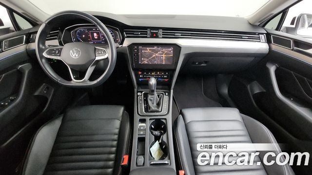 Volkswagen Passat — interior