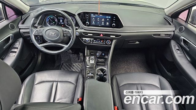 Hyundai Sonata — interior