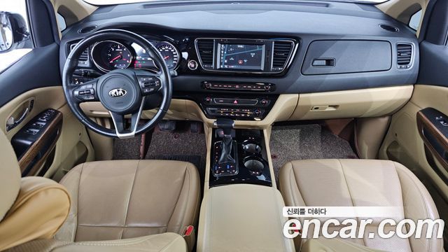 Kia Carnival — interior