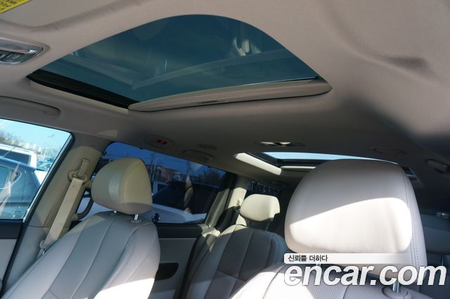 Kia Carnival — interior