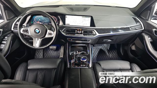 BMW X7 — interior