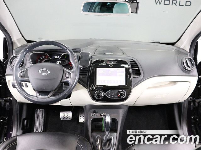 Renault Korea QM3 — interior