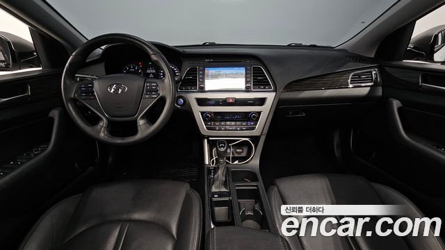 Hyundai Sonata — interior