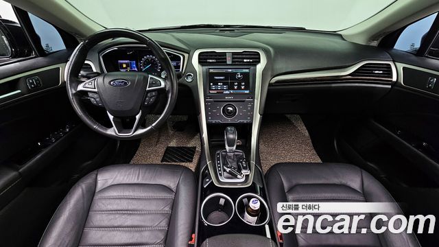 Ford Fusion — interior