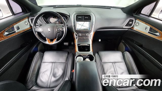 Lincoln MKX — interior