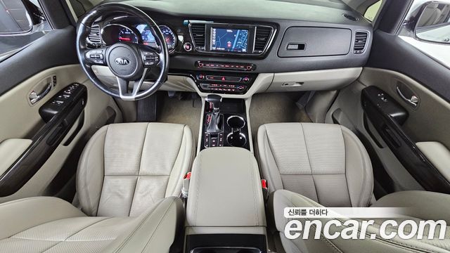 Kia Carnival — interior