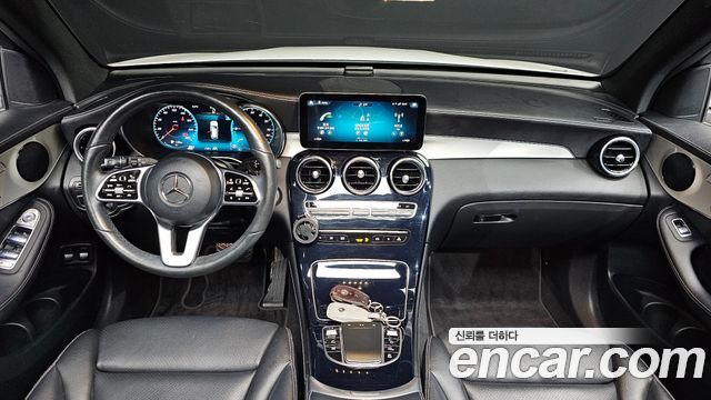 Mercedes-Benz GLC-Class — interior