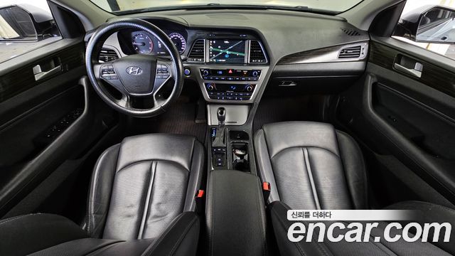 Hyundai Sonata — interior