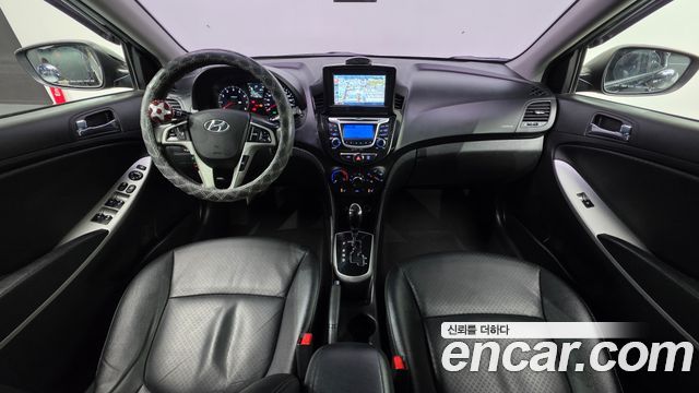 Hyundai Accent — interior