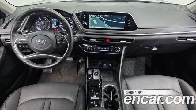 Hyundai Sonata — interior
