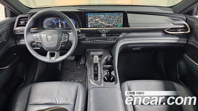 Toyota Crown — interior