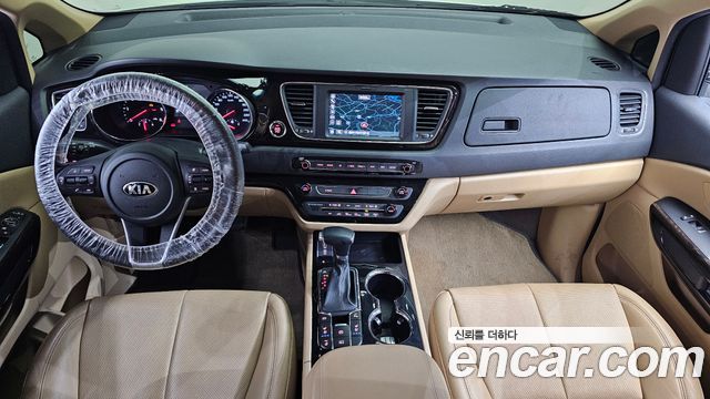 Kia Carnival — interior