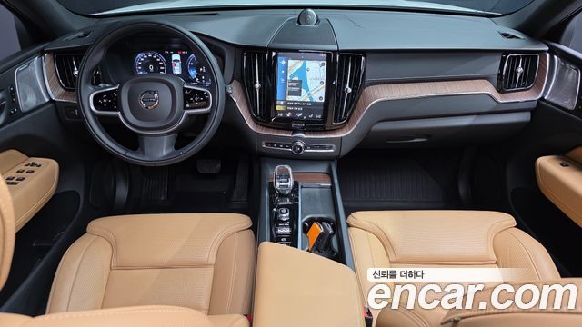 Volvo XC60 — interior
