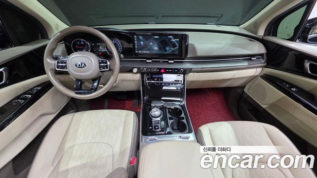 Kia Carnival — interior