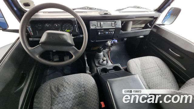 Land Rover Defender — interior