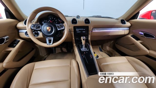 Porsche 718 — interior