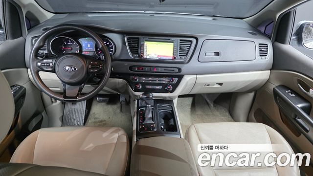 Kia Carnival — interior