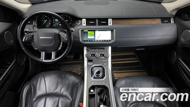 Land Rover Range Rover Evoque — interior