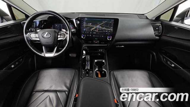 Lexus NX — interior