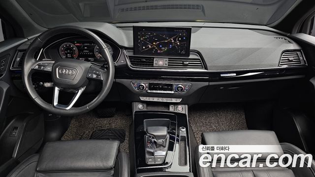 Audi Q5 — interior