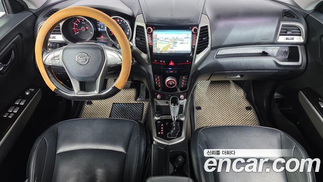 KG Mobility Tivoli — interior
