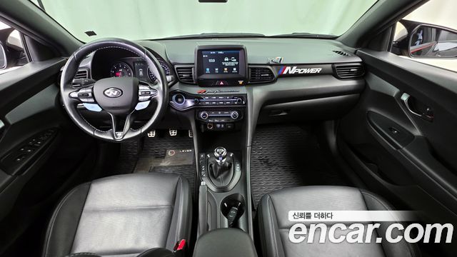 Hyundai Veloster — interior