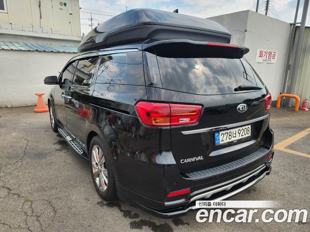 Kia Carnival — interior
