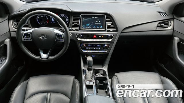 Hyundai Sonata — interior