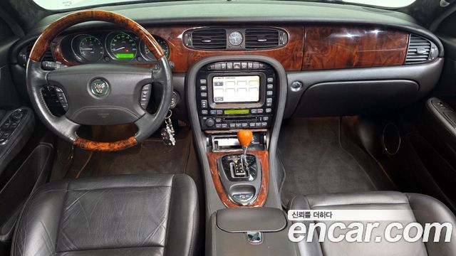 Jaguar XJ-6 — interior