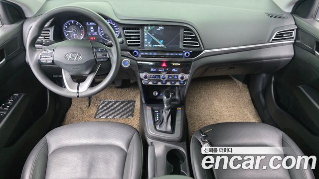 Hyundai Avante — interior